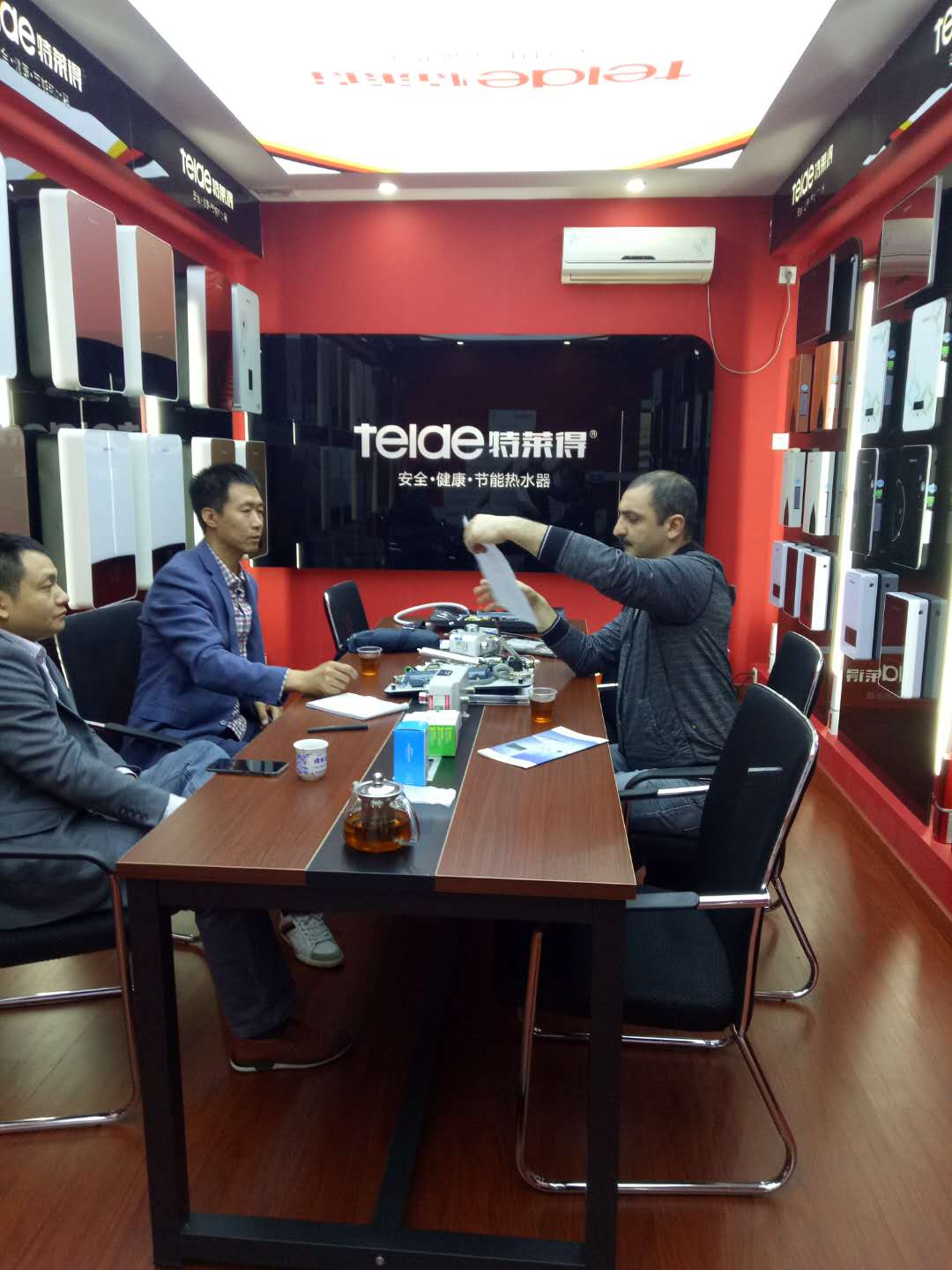 烈歡迎俄羅斯客戶蒞臨我司，恭賀成功簽約！